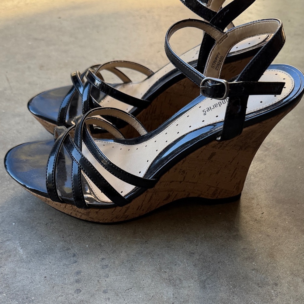 No Boundaries Black Patent Crisscross Strap Heels - Picture 2 of 4